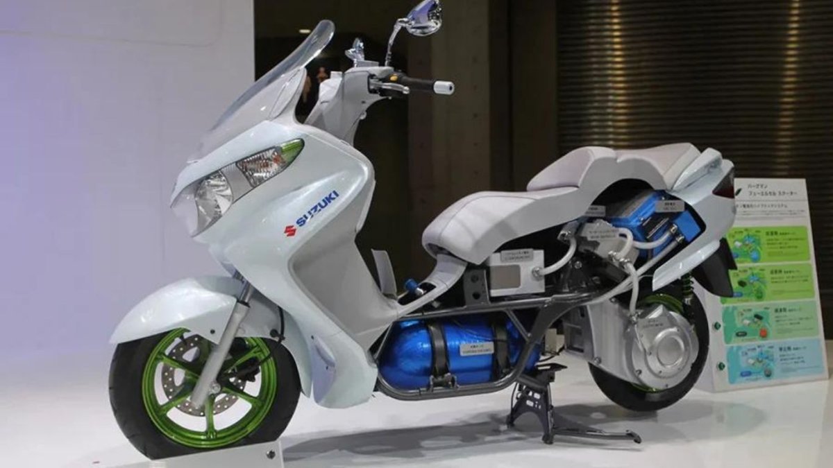 Toyota Hydrogen Powered Scooter Concept Based On Suzuki Burgman